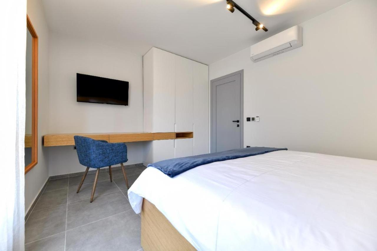 Maris By Belmont Realty *